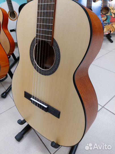 Гитара. Cort лучший выбор для музыкальной школы