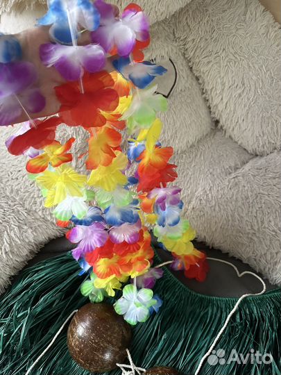 Гавайский костюм и бусы