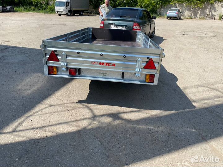 Прицеп легковой с размером 2,7 на 1,3. Фаркоп