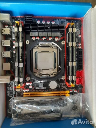 Материнская плата с процессором и памятью