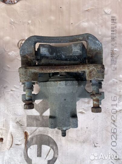 Суппорт задний правый Kia Soul 2