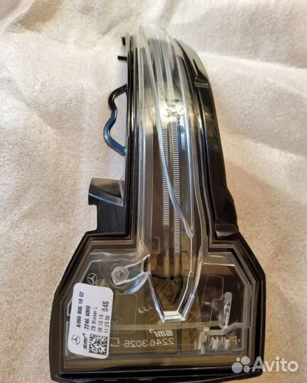 Поворотник зеркала передний правый верхний