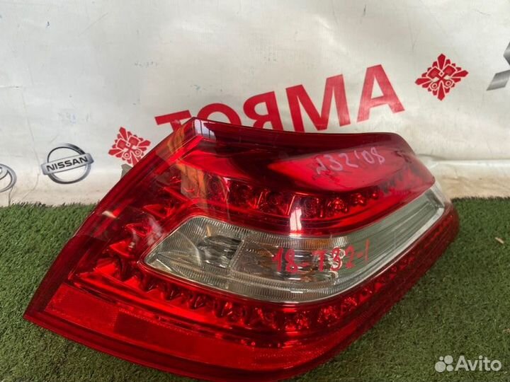 Фонарь правый Nissan Teana J32