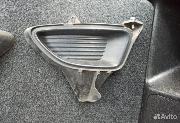 Заглушки бампера переднего под туманки Corolla