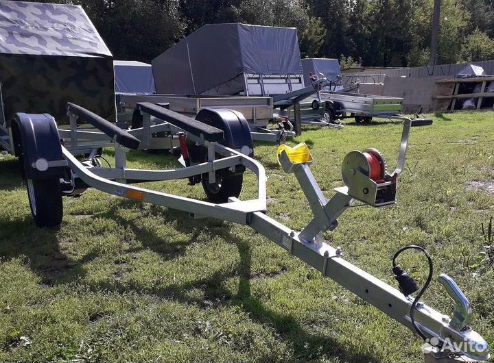 Прицеп лодочный 3.9 м с подкатным