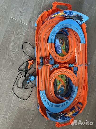 Трек Hot Wheels Carrying case slot track set 83121