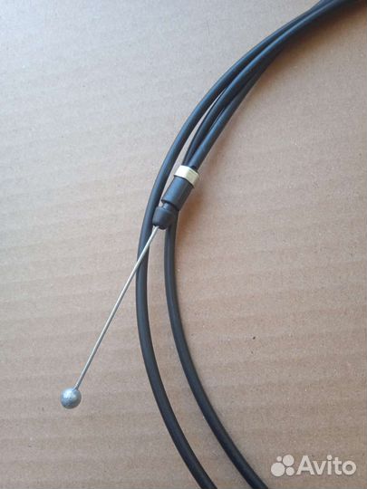 Трос открытия капота Toyota Hilux