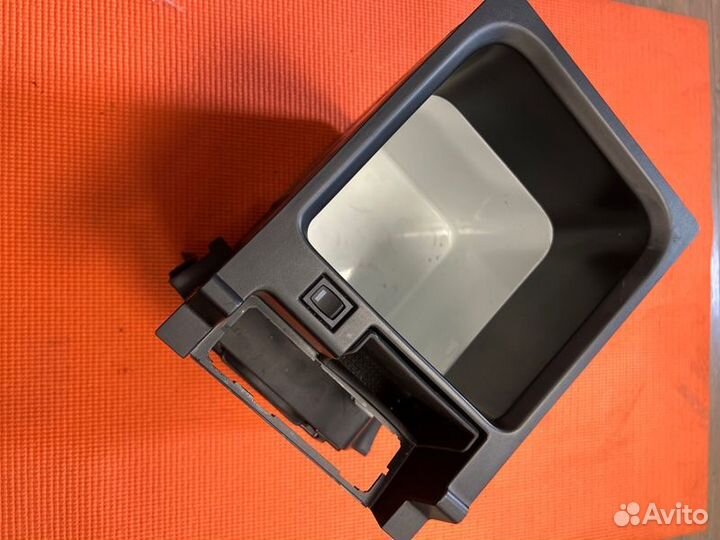 Холодильник в центральную консоль Land Rover Range