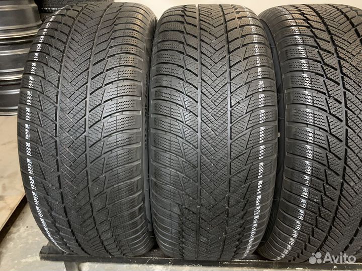 Bridgestone Blizzak LM-001 275/45 R20 110V