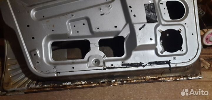 Передняя левая дверь Лада Приора