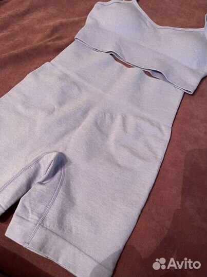 Костюм для фитнеса с шортами