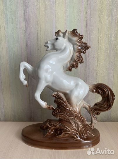 Статуэтка Конь
