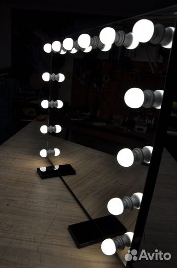 Гримерное зеркало с подсветкой