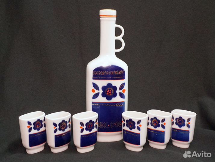 Штоф и 6 стопок. Фарфор
