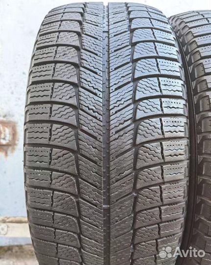 Michelin X-Ice XI3 235/45 R17 97H