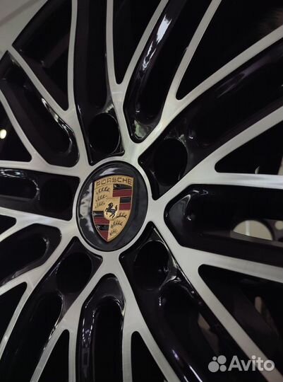 Разноширокие диски R20 Porsche Cayenne