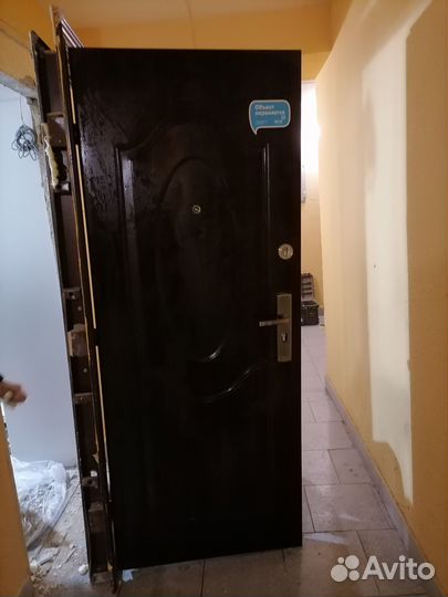 Дверь входная металлическая левая бу