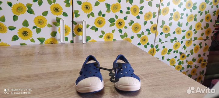 Crocs bump сандали с7