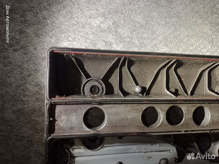 Клапанная крышка Ford Focus 1.6