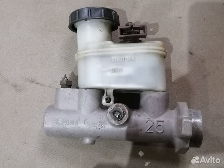 Главный тормозной цилиндр Nissan Primera P11