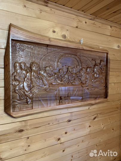 Резное панно из дерева