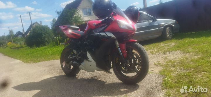 Yamaha r1 02