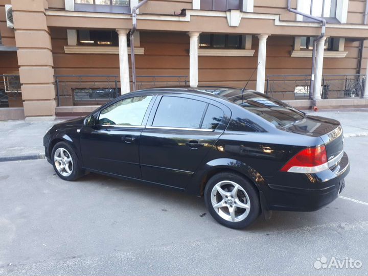 Opel Astra 1.8 AT, 2010, 199 218 км
