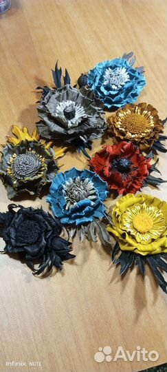 Брошь-цветок из натуральной кожи