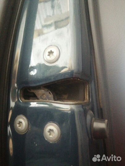 Замок двери передний левый Toyota Corolla E150
