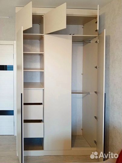 Шкаф распашной бежевый до потолка на заказ А618