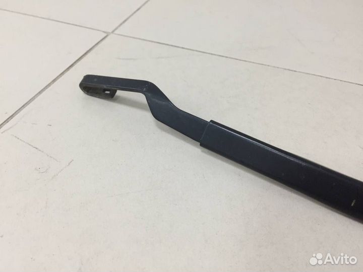 Поводок стеклоочистителя передний правый Toyota Ca