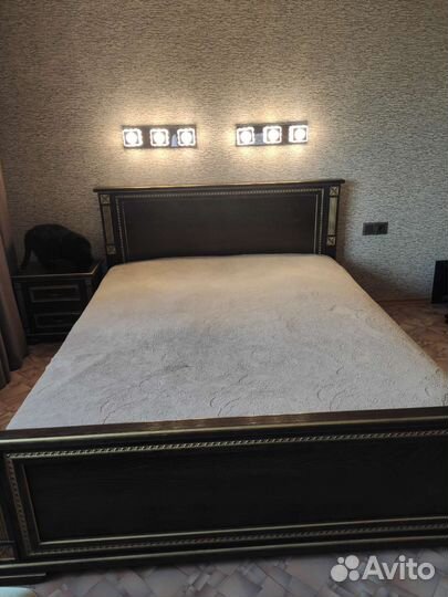 Спальный гарнитур из массива дерева бу