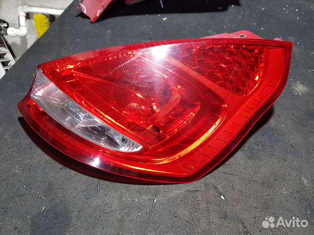 Фонарь задний правый Ford Fiesta MK6 2008-2012