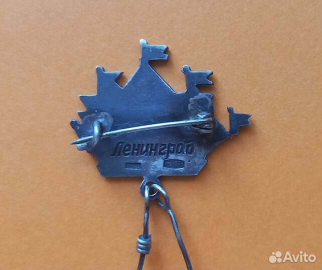 Серебряная брошь или значок Кораблик с ключами