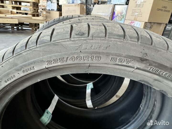 Bridgestone Potenza S001 255/35 R19 и 225/40 R19 92Y