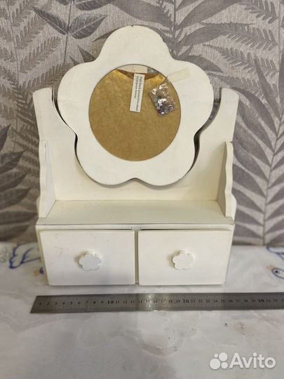 Комод к с зеркалом доя декора