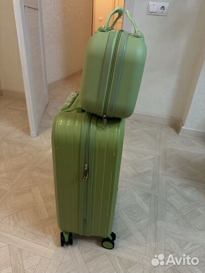 Чемодан на колесах