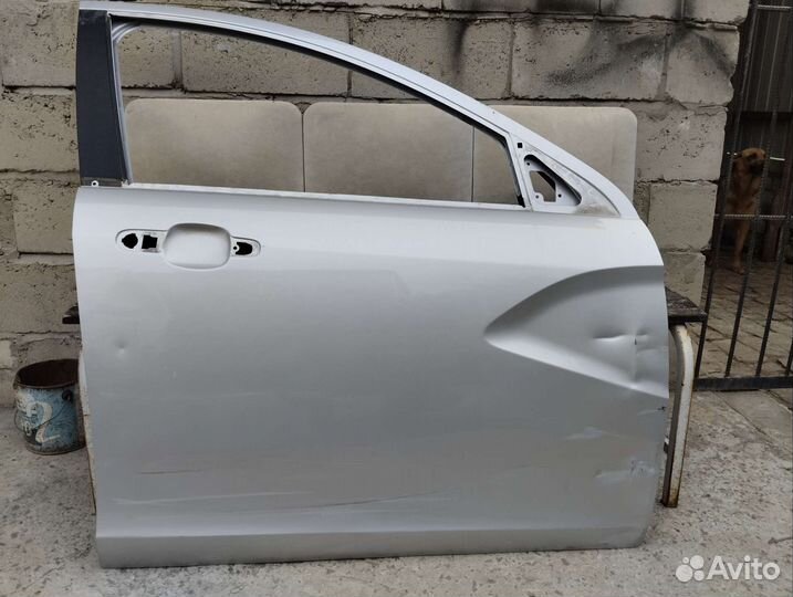 Продаю правую переднюю дверь LADA Vesta SW