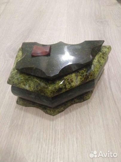 Шкатулка для драгоценностей из камня