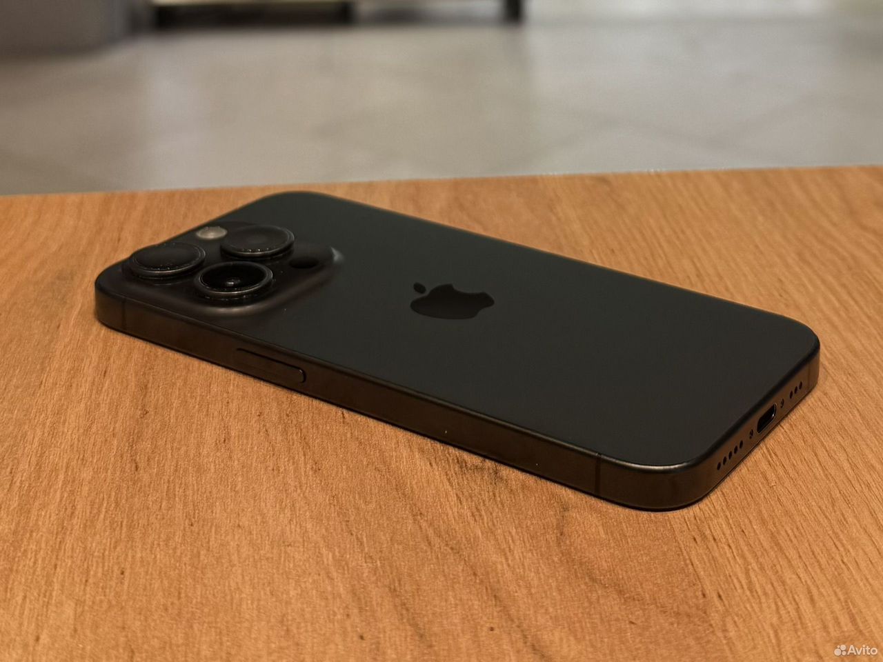 iPhone 15 Pro, 256 ГБ, SIM + eSIM