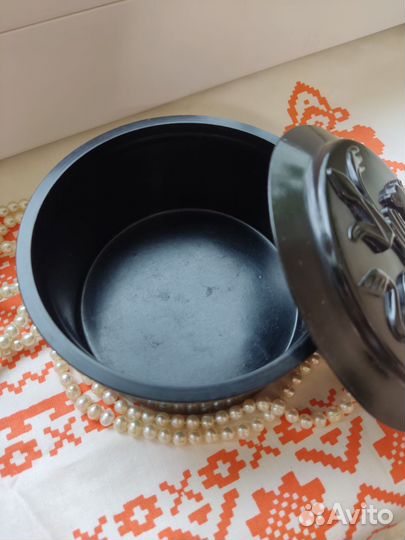 Шкатулка с грифоном из карболита СССР