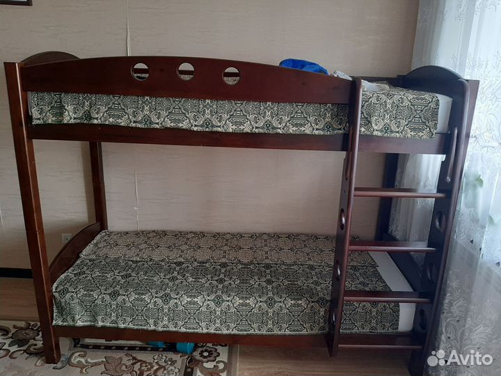 Двухъярусная кровать