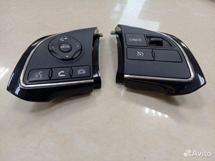 Кнопки мультимедиа на руль Mitsubishi Outlander