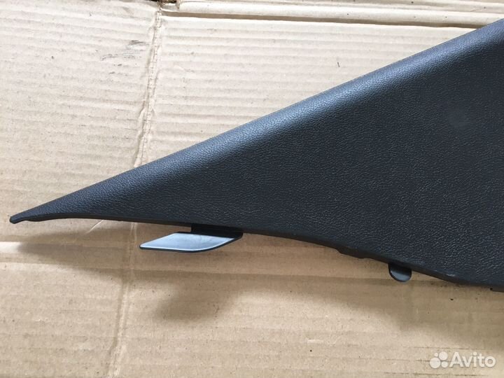 Обшивка задней стойки Hyundai Solaris 1 (5541)