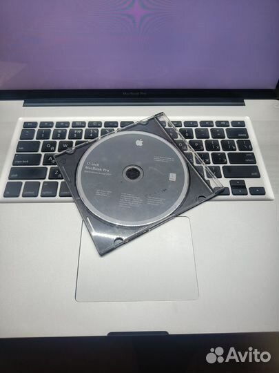 Apple macbook pro 17 2011