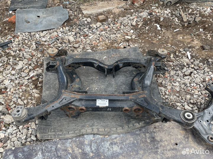 Задняя балка подрамник Ауди Q7