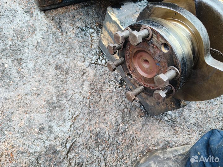 Коленвал Volvo F12 TD 122F