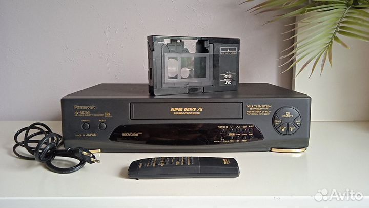 Видеомагнитофон Panasonic + кассетный адаптер VHS