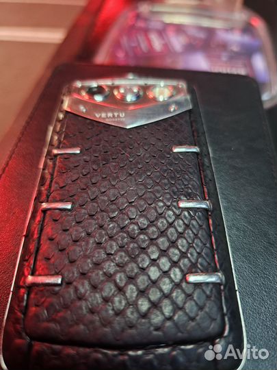Vertu Constellation Quest, 8 ГБ