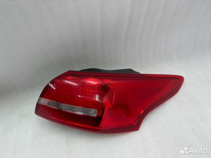 Фонарь наружный правый Ford Focus 3 2015-2019